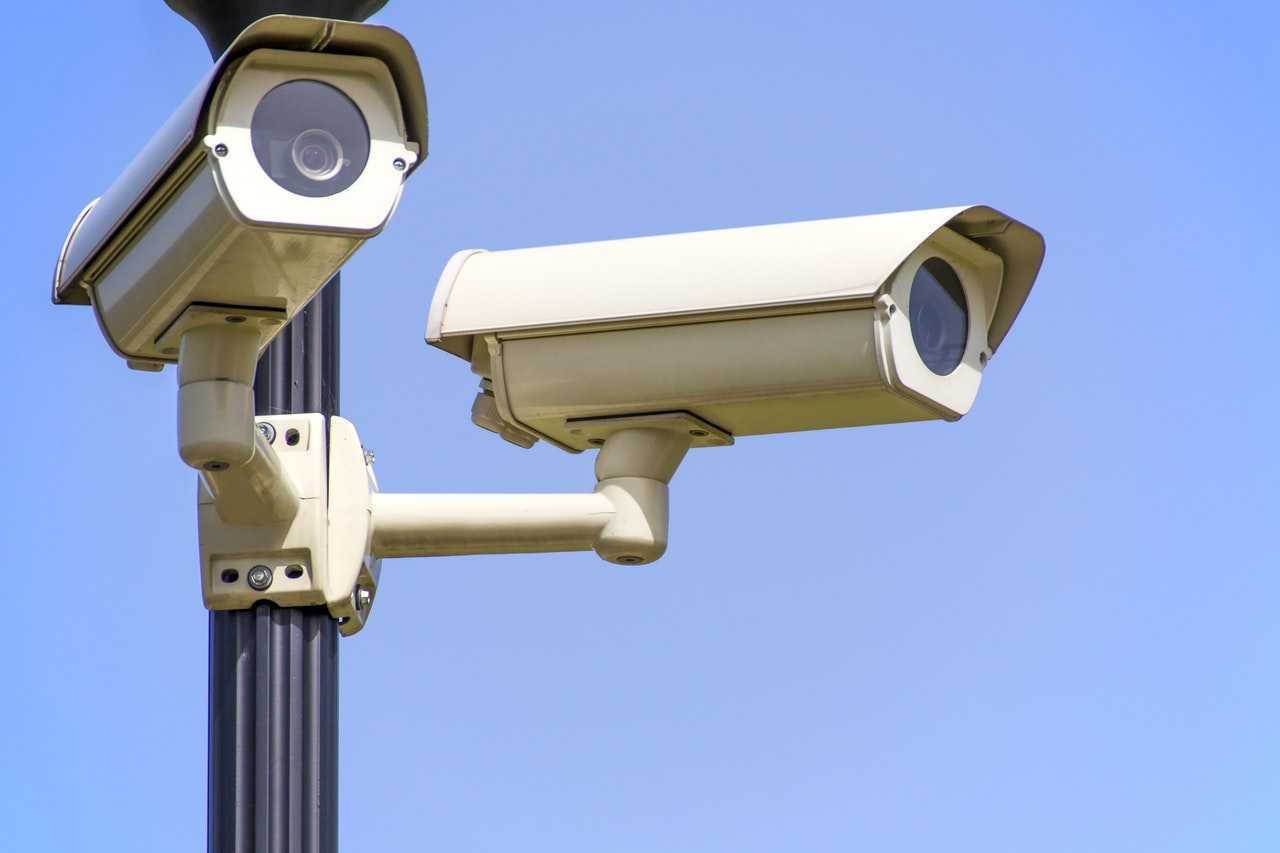شروط تركيب كاميرات مراقبة في المنزل